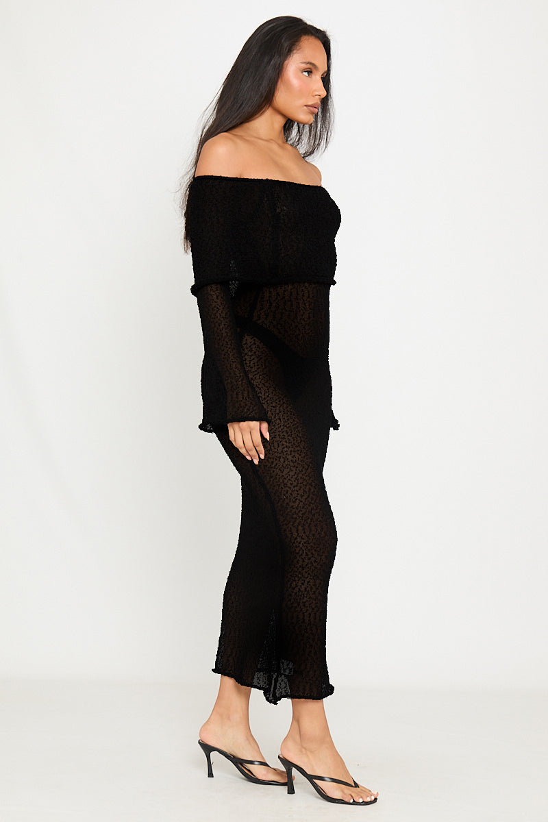 Schwarzes, schulterfreies Bouclé-Maxikleid aus Strick
