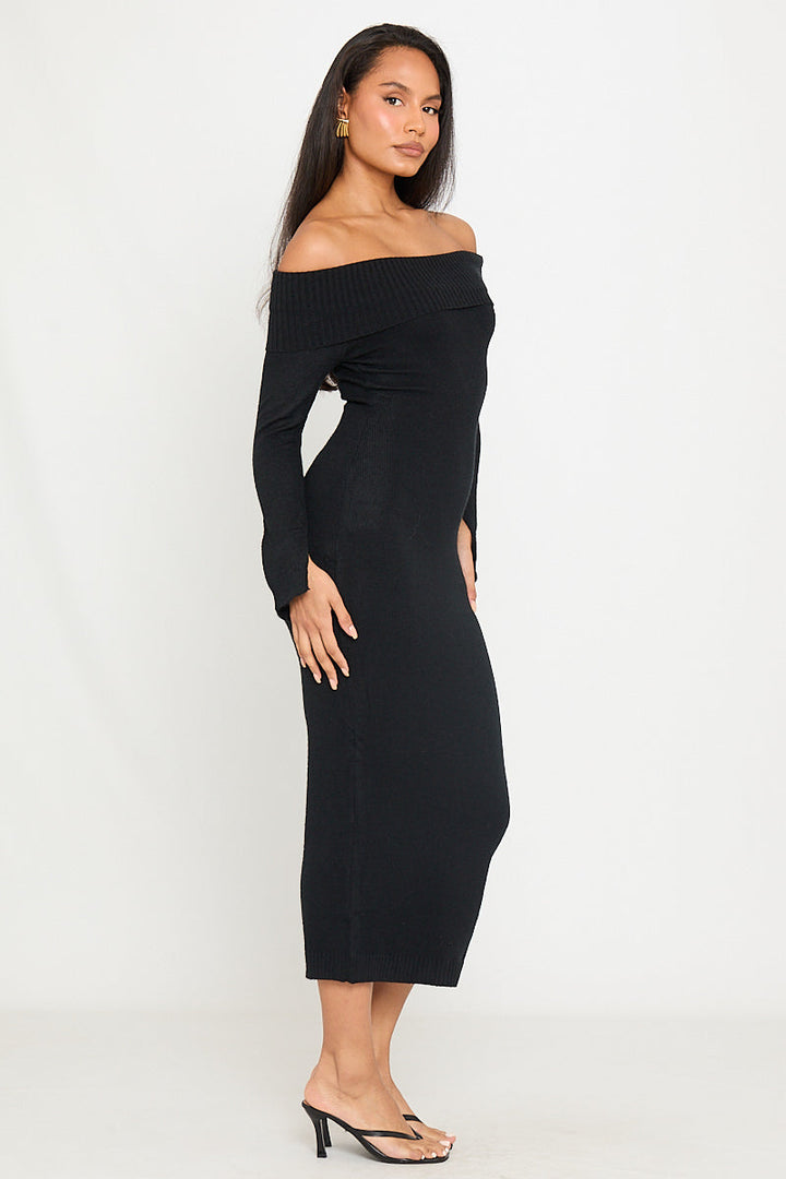 Schwarzes, schulterfreies, langärmliges Maxikleid aus Strick